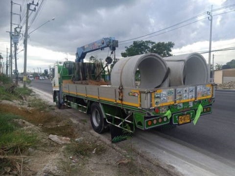 รถบรรทุกติดเครนรับจ้าง